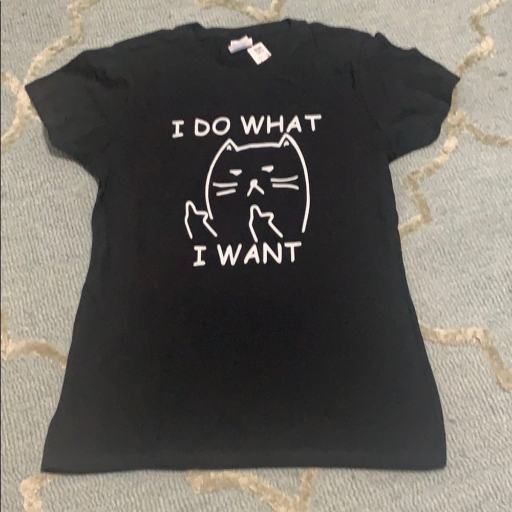 Funny cat T-shirt - size small